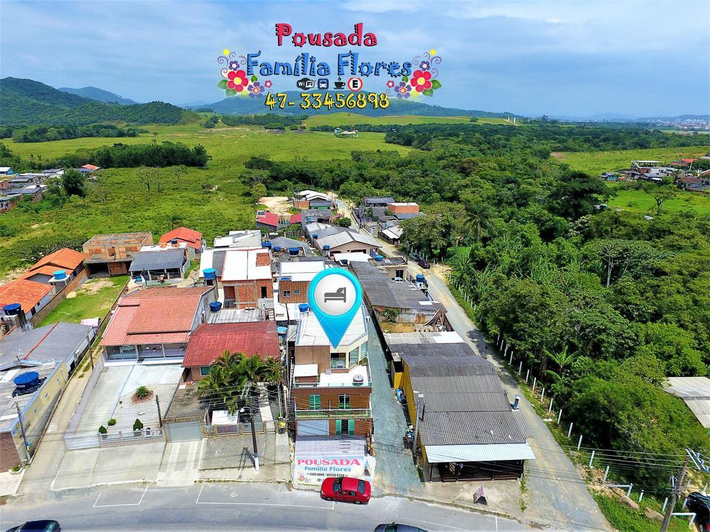 Pousada Familia Flores ペーニャ エクステリア 写真